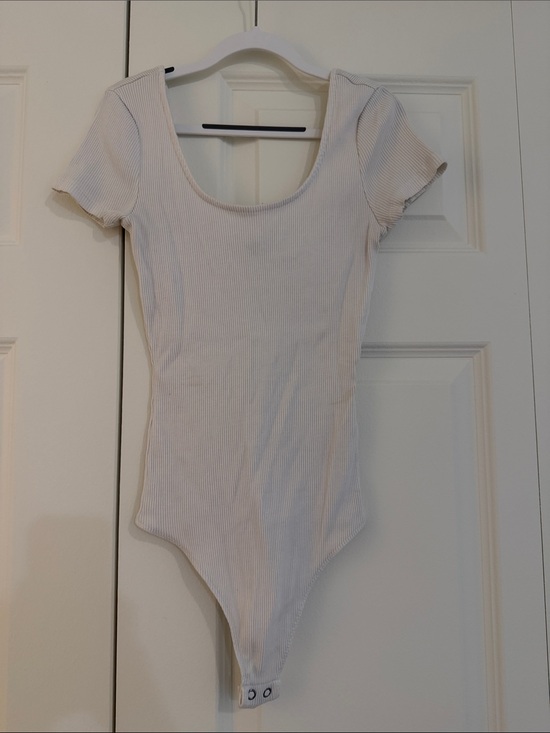 Express Tops - Express Ribbed Scoop Neck Short Sleeve Bodysuit in Off-White